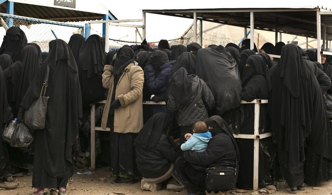 
Människor i al-Hol-lägret i Syrien. Foto: Maya Alleruzzo/AP/TT-arkivbild                                                