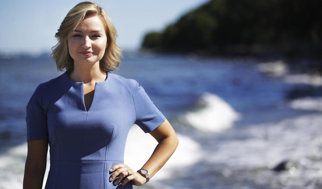 KD:s partiledare Ebba Busch Thor (KD) vill korta vårdköerna genom att ge patienter bättre möjligheter att få vård i hela landet. Foto: Adam Ihse /TT