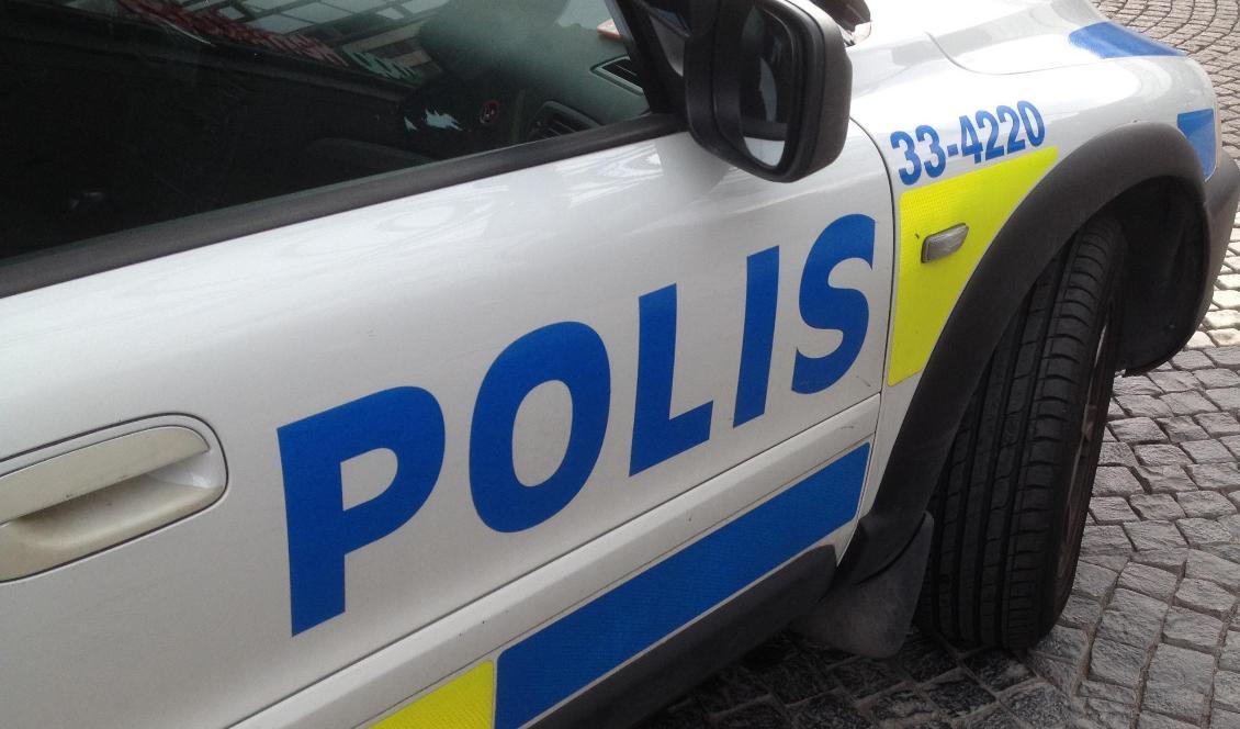 Två unga killar kastade sten mot polis i Kristianstad. Stenen träffade i stället en ung flicka som skadades. Foto: Epoch Times-arkivbild
