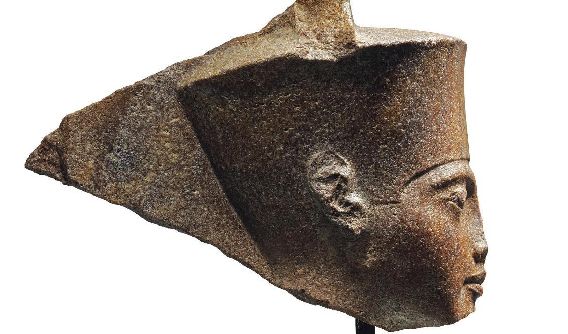 Tutankhamun-huvudet i brons såldes på autkionshuset Christie's i London förra veckan. Foto: Christie's/AP/TT