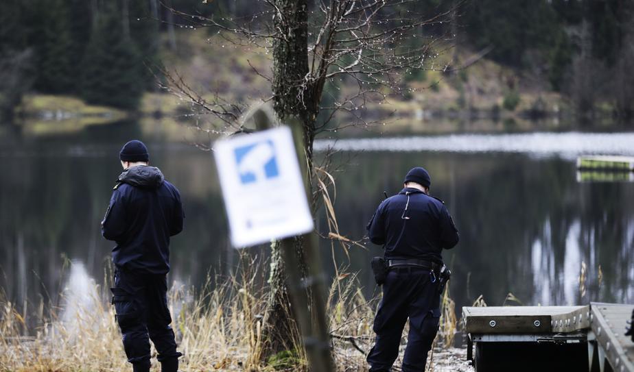 Poliser sökte med hjälp av en drönare vid Kolbengtsrödsjön efter den försvunna flickan i Uddevallaområdet. Bilden är från den 20 november. Foto: Adam Ihse/TT