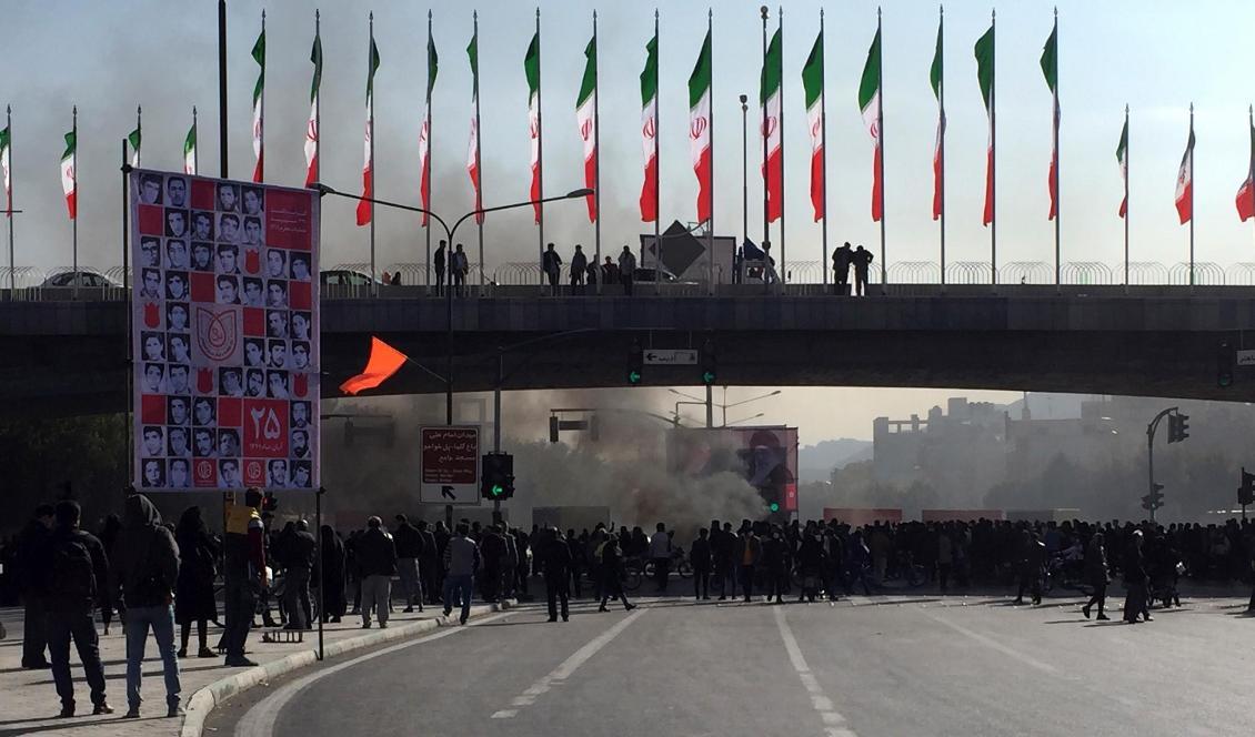 Våldsamma protester har spridig sig i Iran. Foto: TT