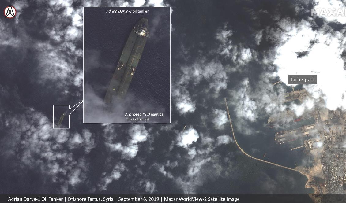 
Satellitbild från det amerikanska rymdteknologiföretaget Maxar Technologies som sägs visa den iranska oljetankern Adrian Darya utanför den syriska hamnstaden Tartus i fredags. Foto: Maxar Technologies/AP/TT-arkivbild                                                