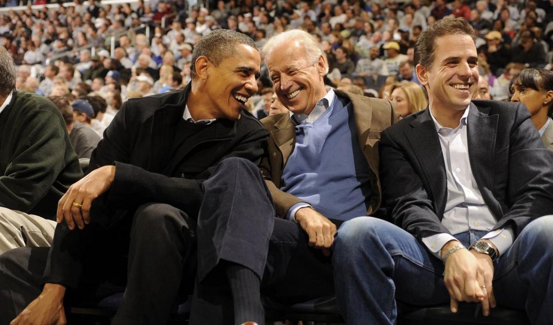 




På bilden syns USA:s tidigare president, Barack Obama, tidigare vice-presidenten Joe Biden och hans son, Hunter Biden. Foto: Mitchell Layton/Getty Images                                                                                                                                                                                                                                        