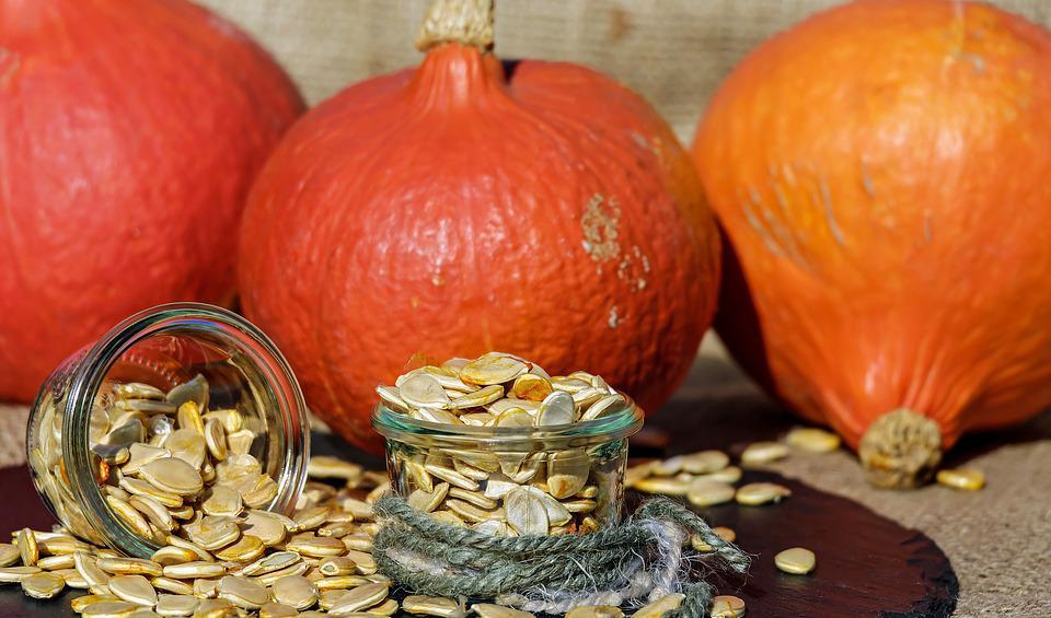 En ökande mängd forskning visar att pumpafrön innehåller en hel skattkista av sjukdomsbekämpande ämnen.