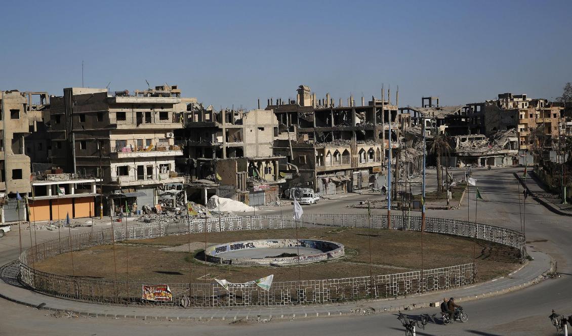 
Centrala torget i al-Raqqa, Islamiska statens tidigare huvudstad, där halshuggningarna ska ha ägt rum. Foto: Hussein Malla/AP/TT-arkivbild                                                