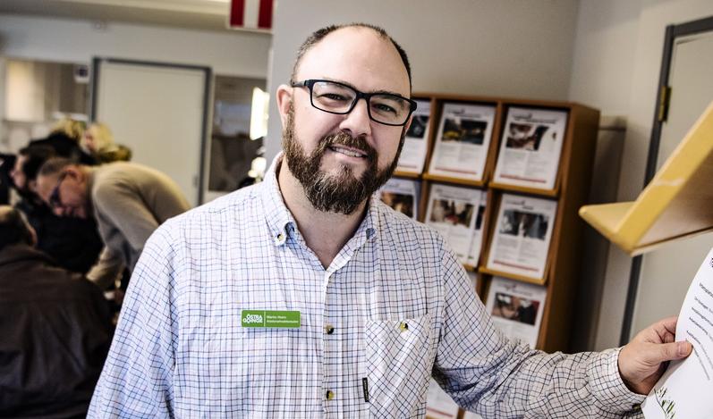 Arbetsmarknadskonsulent Martin Holm från Östra Göinge kommun är på plats vid arbetsmarknadsenhetens så kallade Göingematchning för jobbsökande. Foto: Johan Nilsson/TT
