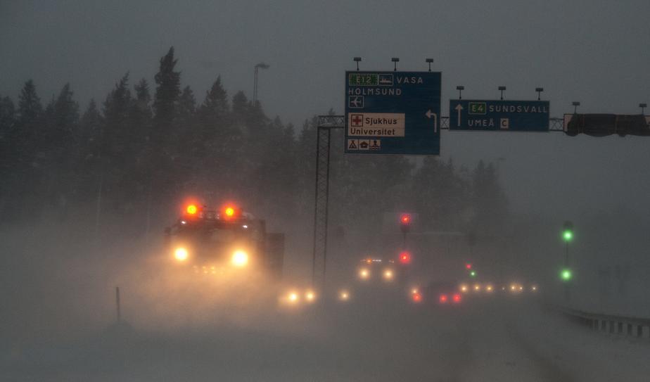 Det väntas komma mycket snö i Västerbottens län under natten. Foto: Rolf Höjer/TT-arkivbild