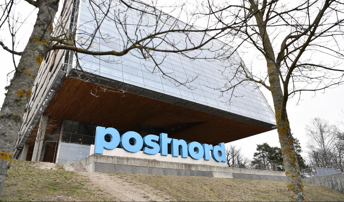 Postnord riskerar stora ekonomiska problem om inte staten ingriper, enligt en rapport. Foto: Anders Wiklund/TT-arkivbild