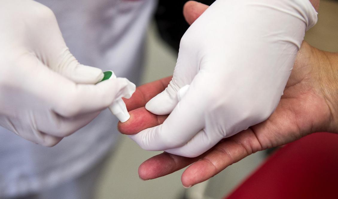 Under fredagen räknade Folkhälsomyndigheten med att 500 personer snart testats för coronaviruset i Sverige. Foto: Marcus Ericsson/TT-arkivbild