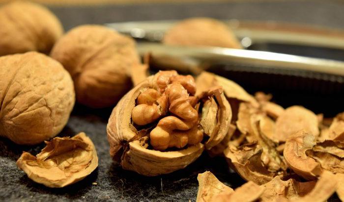 Valnötter med sitt rika näringsinnehåll kan påverka vår hälsa positivt på många sätt, och enligt den senaste forskningen kan de stärka vår tarmflora.