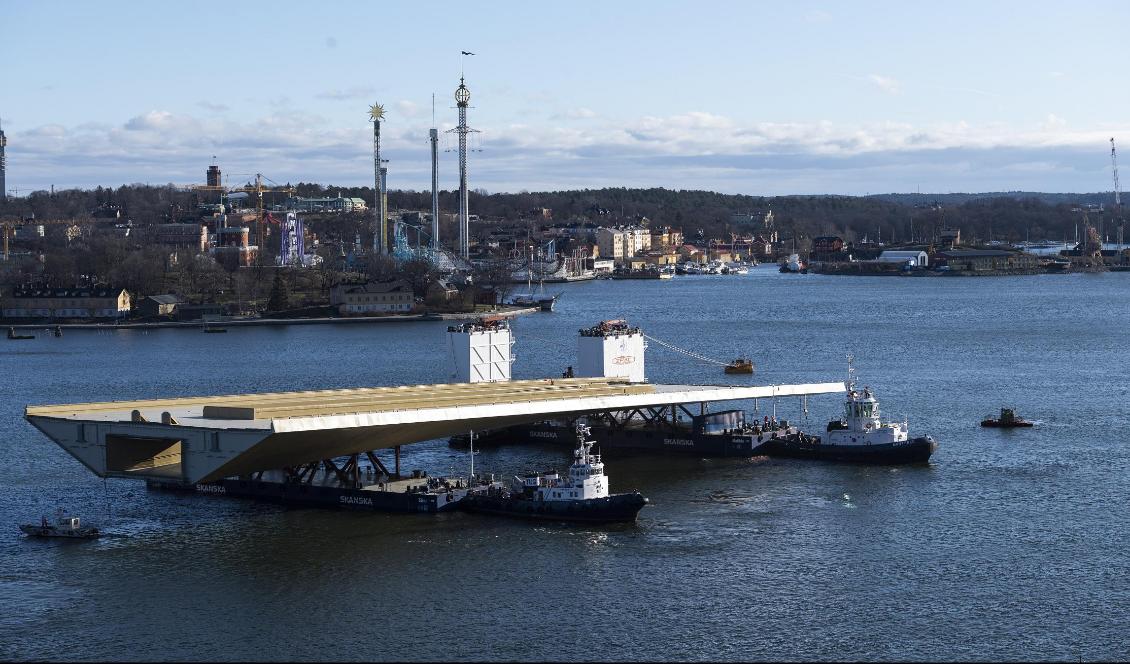 Under fredagen ska Guldbron monteras. Arbetet börjar runt klockan åtta på morgonen. Foto: Ali Lorestani/TT