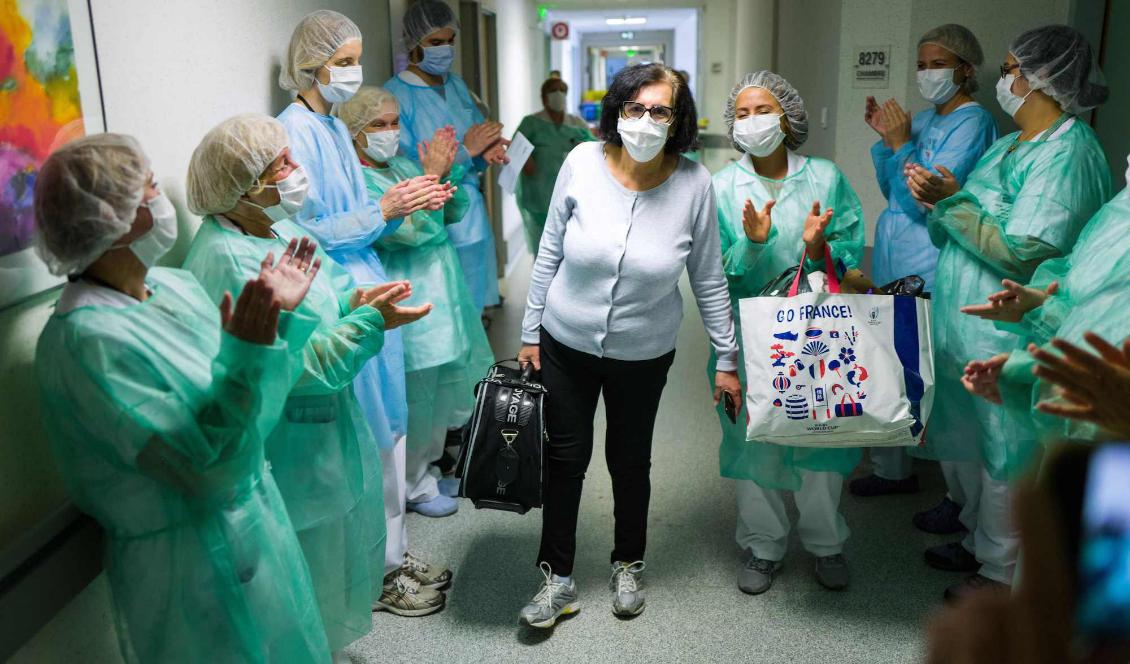 Över en miljon människor har tillfrisknat från covid-19 världen över. Frankrike har rapporterat att över 50 000 människor har blivit friska. Här lämnar Emile Muller sjukhuset i Mulhouse, i östra Frankrike, den 29 april 2020. Foto: Sebastien Bozon, AFP via Getty Images