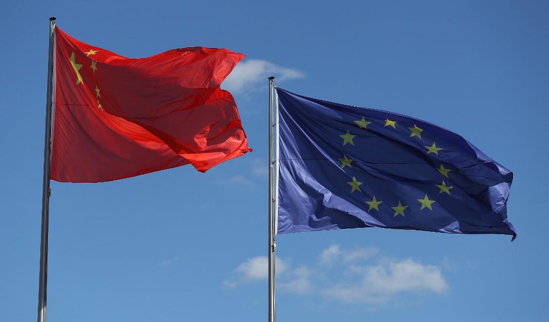 




Kinas och EU:s flaggor inför Kinas premiärminister Li Keqiangs besök i Berlin, den 31 maj 2017. Foto: Sean Gallup/Getty Images                                                                                                                                                                                                                                            