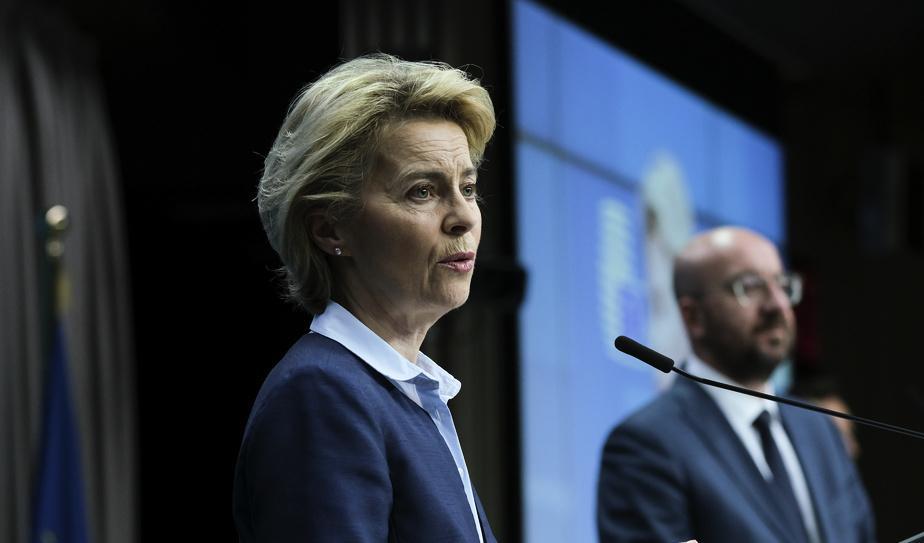 EU-kommissionens ordförande Ursula von der Leyen och permanente rådsordföranden Charles Michel får det tufft att övertyga alla om rätt medicin för coronakrisens ekonomiska effekter. Foto: Olivier Hoslet/AP/TT-arkivfoto