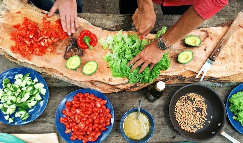 





Färgstarka grönsaker innehåller viktiga näringsämnen som kroppen behöver för att stärka sig själv och förhindra sjukdomar. Foto: Maarten van den Heuvel                                                                                                                                                                                                                                                                                            