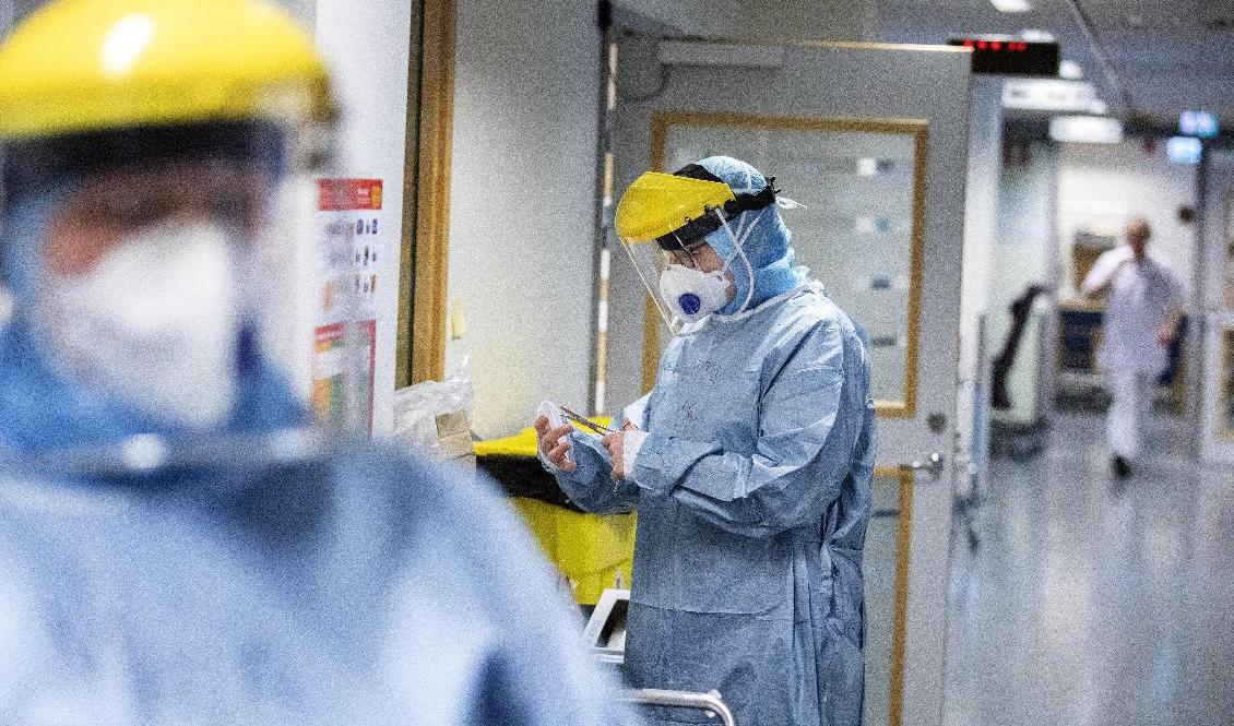 På flera intensivvårdsavdelningar i Region Stockholm sade medarbetare upp sig när de var oroliga för att inte få fyra veckors sommarsemester, men när arbetsgivaren garanterade att de skulle få det drog de tillbaka uppsägningarna. Foto: Magnus Andersson/TT-arkivbild