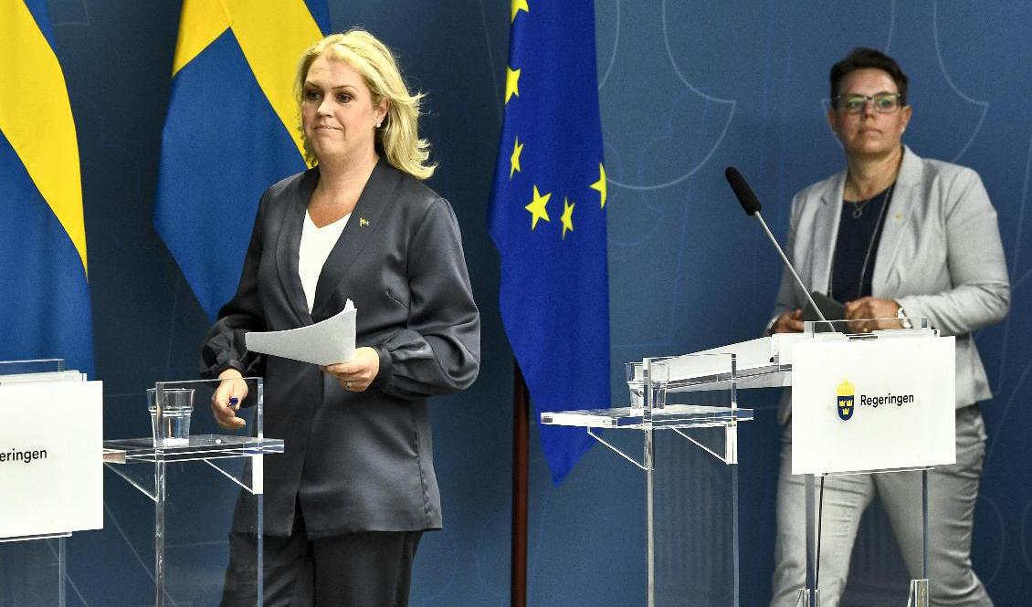 Socialminister Lena Hallengren (S) och Marie Morell, ordförande i sjukvårdsdelegationen på Sveriges Kommuner och Regioner, är överens om coronatester. Foto: Claudio Bresciani/TT