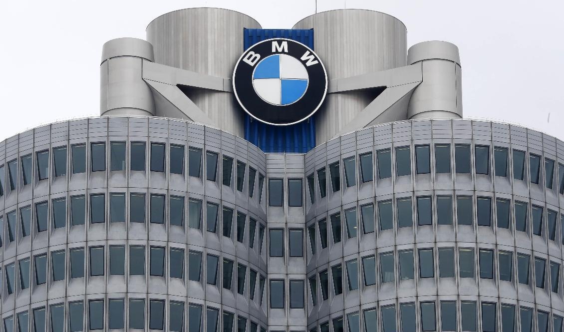 6 000 jobb hos den tyska biljätten BMW försvinner i år. Foto: Matthias Schrader/AP/TT-arkivbild
