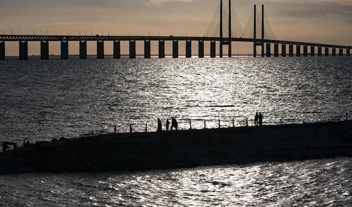 Det blir fortsatt skralt med resande över Öresundsbron. Smittläget i Skåne anses vara för högt, liksom nästan hela övriga Sverige, enligt danska myndigheter. Foto: Johan Nilsson/TT-arkivbild