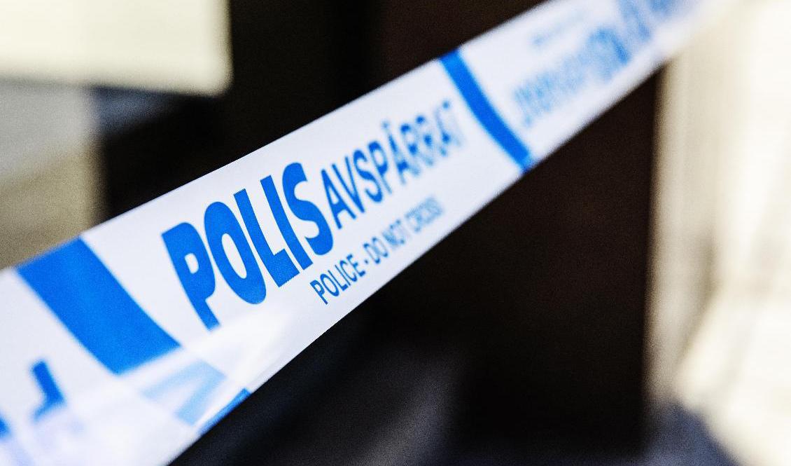 Flera fönster sköts sönder i samband med en skottlossning mot en villa i Malmö under natten. Foto: Emma-Sofia Olsson/SvD/TT-arkivbild