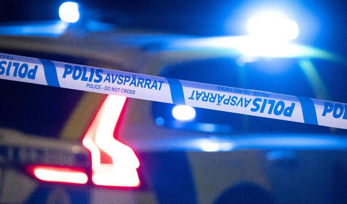 Tre personer fick föras till sjukhus efter ett rån mot en fest i Tyresö under natten mot lördag. Foto: Johan Nilsson/TT-arkivbild