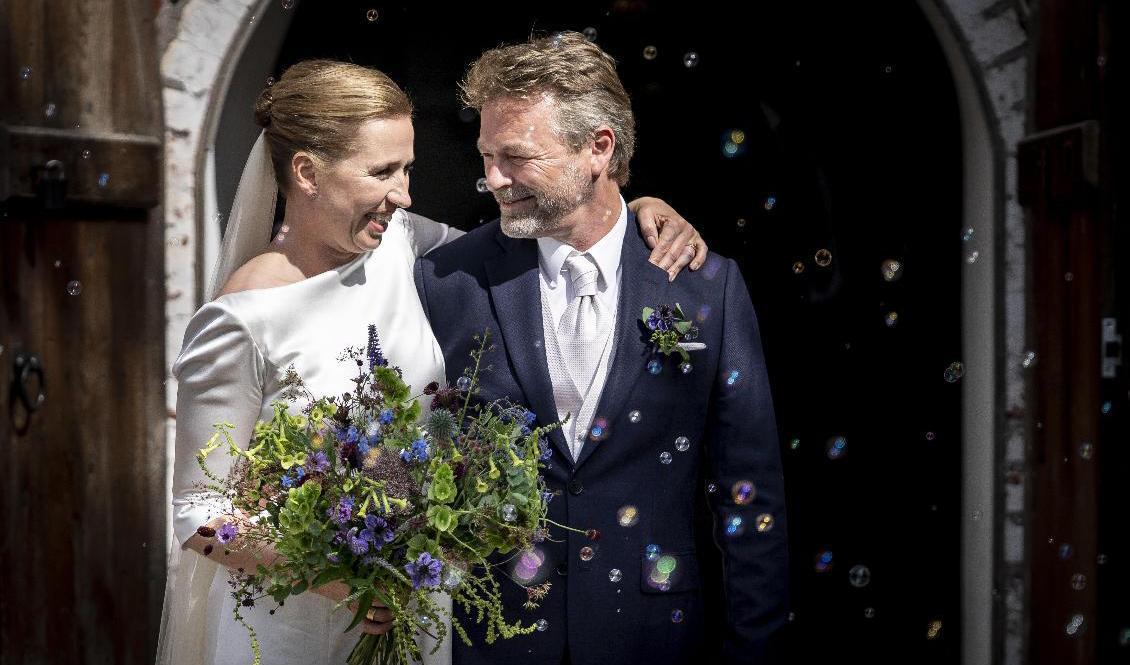 

Brudparet Mette Frederiksen, statsminister, och Bo Tengberg, fotograf. Foto: Mads Claus Rasmussen                                                                                        