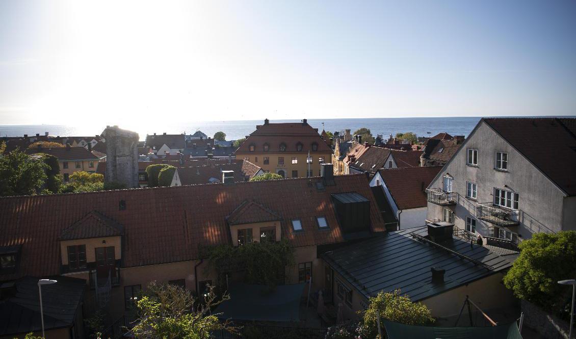 När reserestriktionerna lättade var det många som passade på att boka en semesterresa till Gotland. Över 60|000 turister befinner sig på ön just nu, enligt polisen. Foto: Fredrik Sandberg/TT