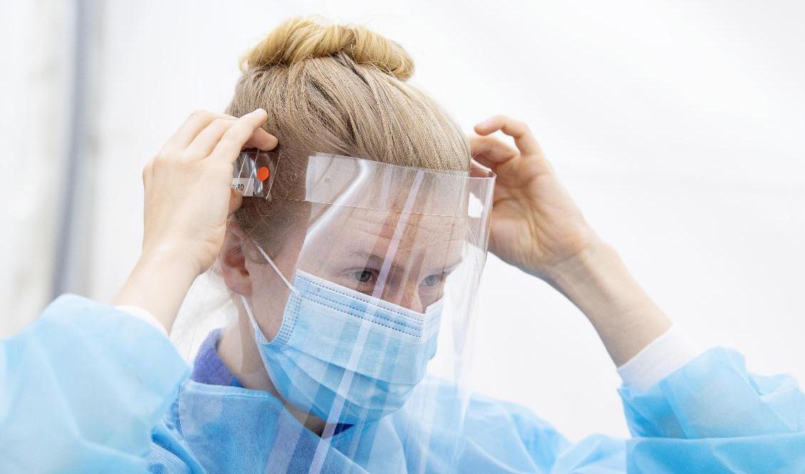 Det är stor skillnad mellan kommunernas beredskapslager av skyddsutrustning, som munskydd och visir. Foto: Johan Nilsson/TT-arkivbild