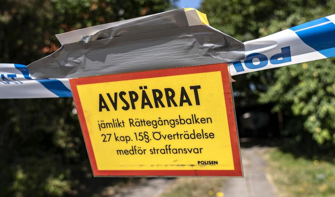 Kyrkogården i Solna spärrades av efter brottet. Foto: Johan Nilsson/TT-arkivbild