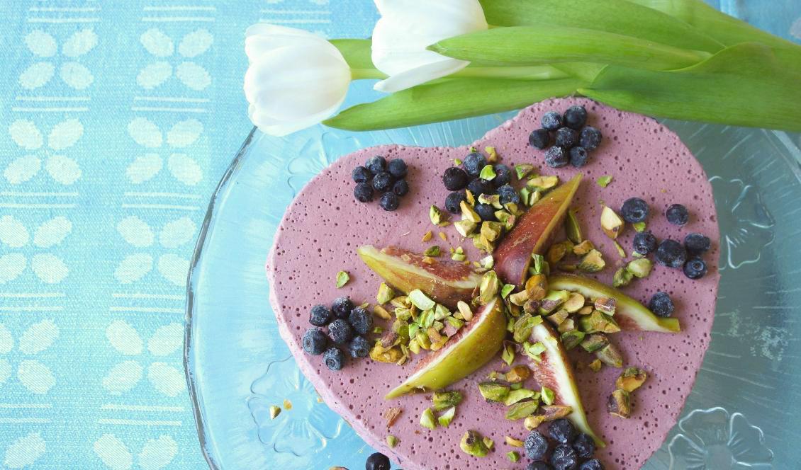 Frusen cheesecake med fikon, blåbär och pistagenötter. Foto: Eva Sagerfors/Epoch Times
