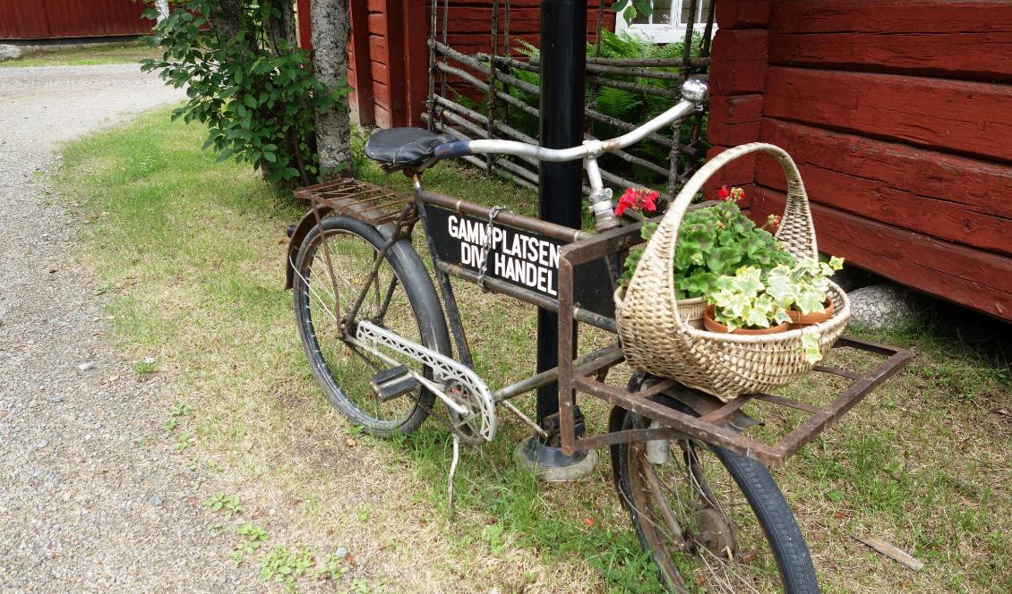 På hembygdsområdet på Gammplatsen i Lycksele finns förstås en diversehandel med tillhörande budcykel. Foto: Eva Sagerfors/Epoch Times