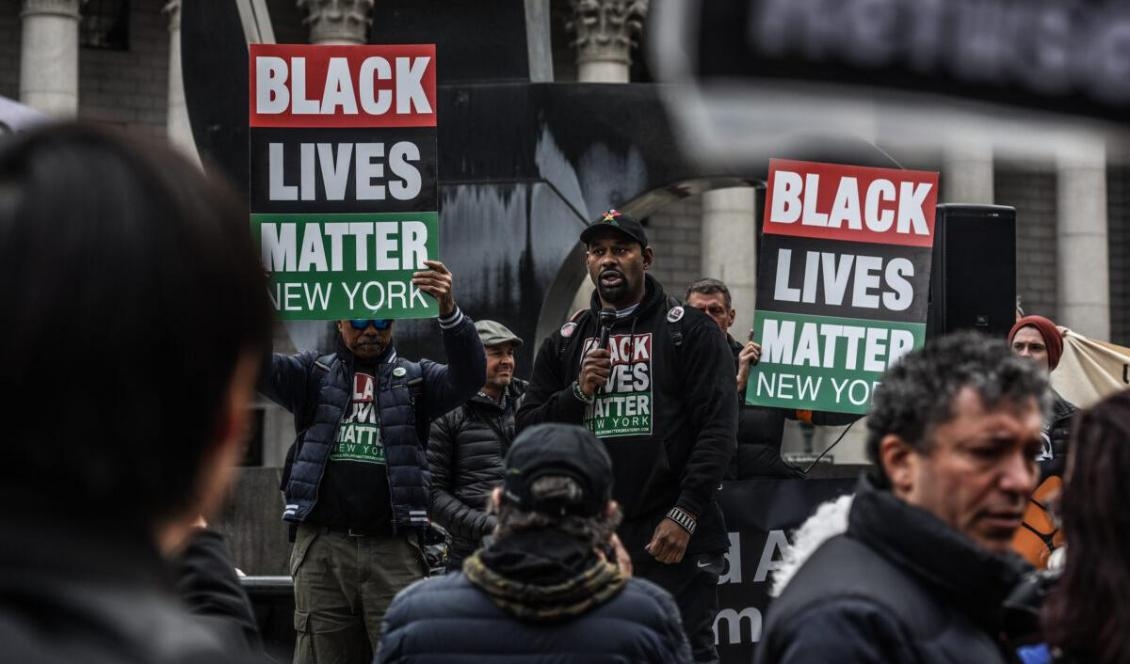 Hawk Newsome i Black Lives Matter New York-sektion talar under en demonstration i New York City den 16 mars 2019. Foto: Stephanie Keith/Getty Images)