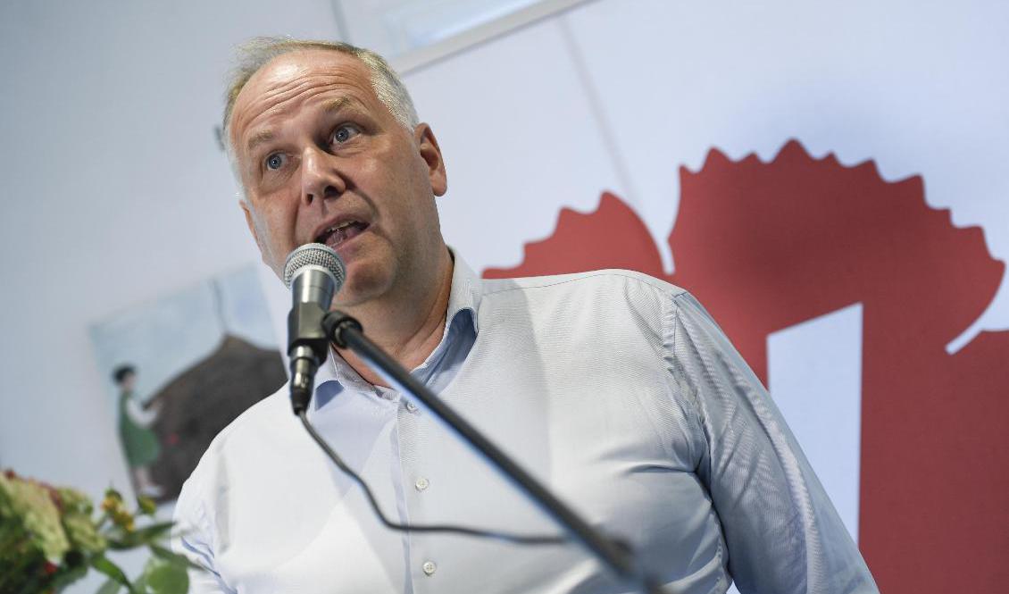 Vänsterpartiets partiledare Jonas Sjöstedt höll sitt sista sommartal som partiledare på Bokcafé Pilgatan i Umeå. Foto: Patrick Trägårdh/TT