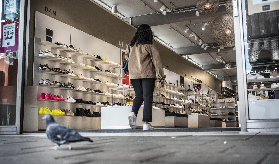 Enligt Svensk Handels senaste trygghetsbarometer upplever butikspersonal allt oftare problem med kunder som stjäl och trakasserar personal. Nu ska kunder kunna portas. Arkivbild.  Foto: Simon Rehnström/SvD/TT