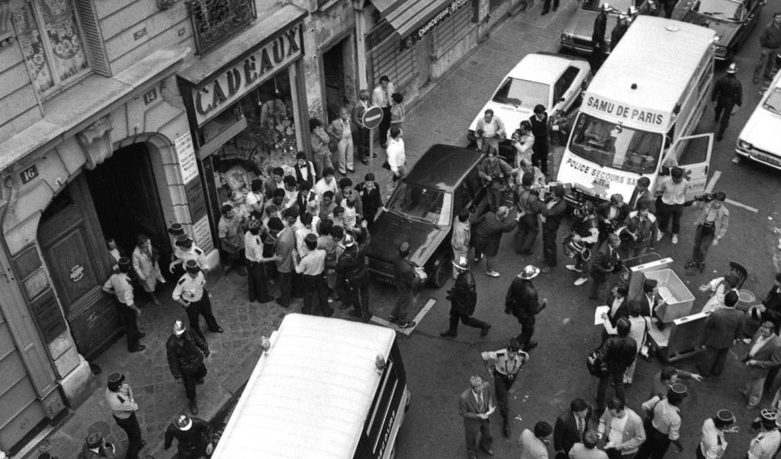 Skeenden utanför Chez Jo Goldenberg i Parisstadsdelen Marais, strax efter attacken den 9 augusti 1982. Arkivbild. Foto: AP Photo/ Aulnay