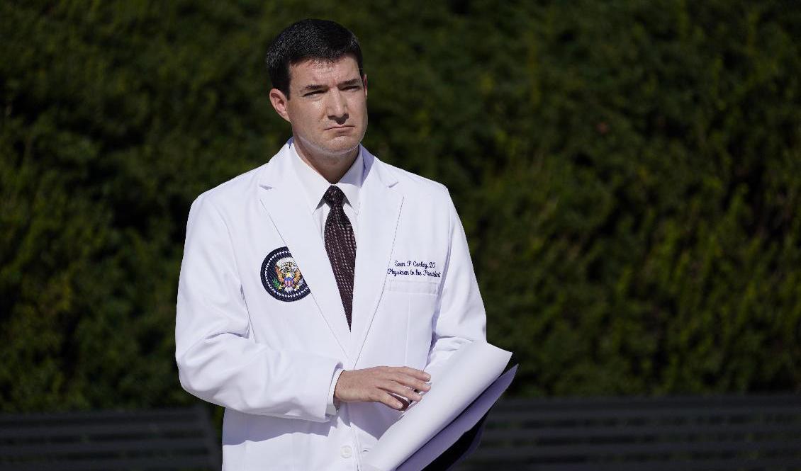 Enligt Vita huset-läkaren Sean Conley är USA:s president Donald Trump nu symptomfri från covid-19. Arkivbild. Foto: Evan Vucci/AP/TT