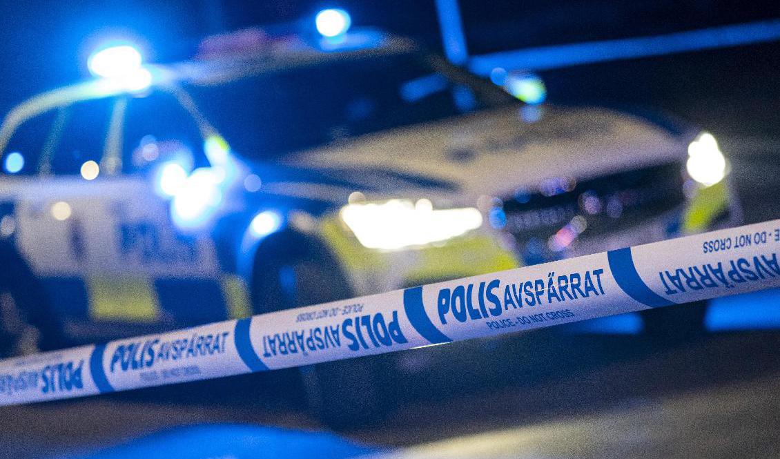 En kvinna är allvarligt skadad efter att ha skjutits i ett bostadsområde i Falkenberg sent på fredagskvällen. Arkivbild. Foto: Johan Nilsson/TT