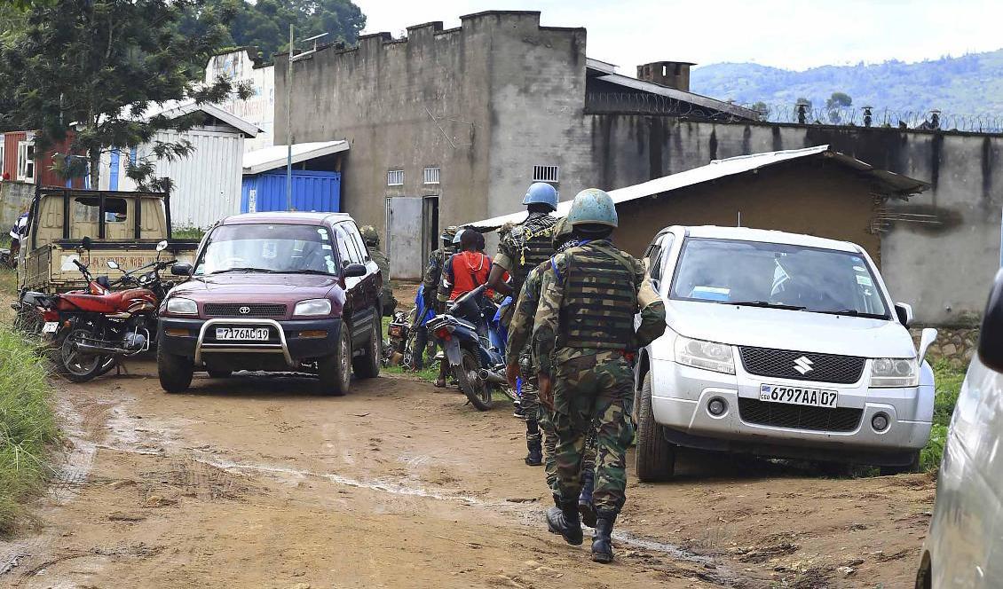 FN-soldater patrullerar utanför Kangbayi-fängelset i Beni i Kongo-Kinshasa. Foto: Al-Hadji Kudra Maliro/AP/TT