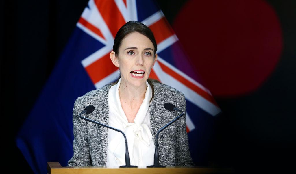 Premiärminister Jacinda Ardern talar till media under en presskonferens i Wellington, Nya Zeeland, den 17 juni 2020. Foto: Hagen Hopkins/Getty Images