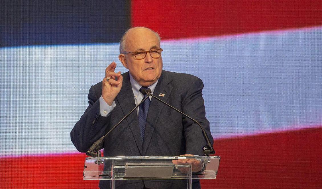 New Yorks tidigare borgmästare, Rudy Giuliani, anklagar det kinesiska kommunistpartiet för att medvetet ha spridit KKP-viruset över världen för att orsaka skada. Foto: Tasos Katopodis/Getty Images