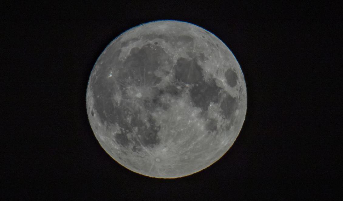 Månen kan innehålla mer vatten än vad man tidigare trott. Arkivbild. Foto: Håkon Mosvold Larsen/NTB/TT