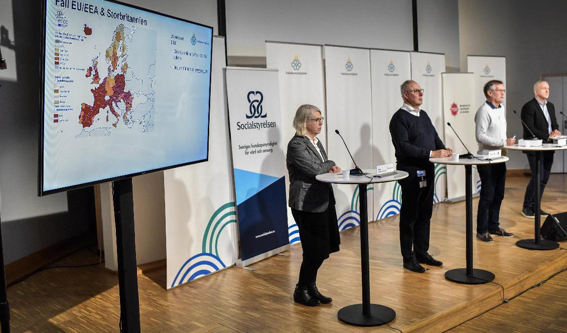 Maria Rotzén Östlund, smittskyddsläkare i region Stockholm, Thomas Lindén, avdelningschef, Socialstyrelsen, Anders Tegnell, statsepidemiolog och Stefan Anering, enhetschef MSB under torsdagens pressträff. Foto: Anders Wiklund/TT