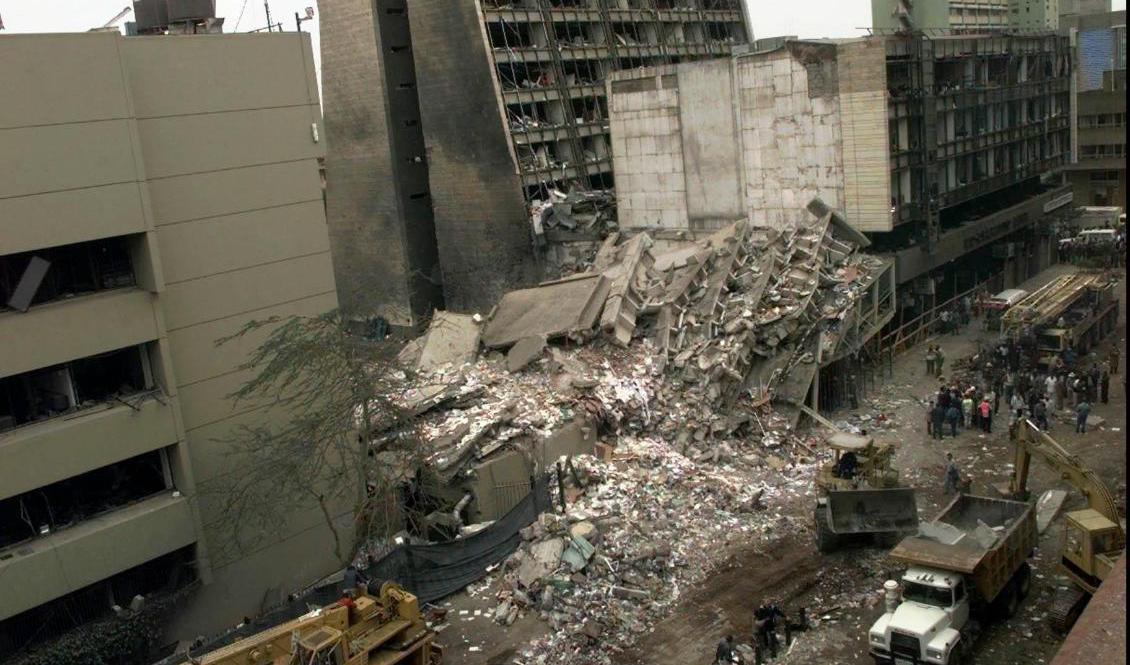 Förödelse efter bombningen av USA:s ambassad i Nairobi, Kenya, 1998. Ett dåd den nu dödade terrorledaren låg bakom. Foto: Dave Caulkin/AP/TT