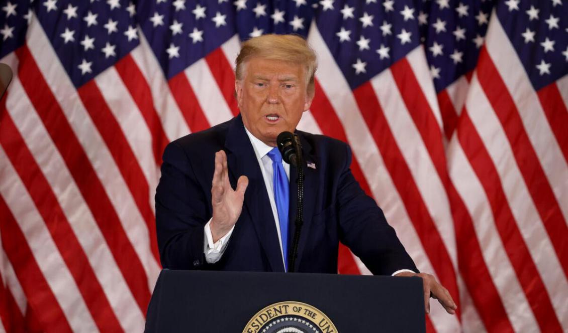 President Donald Trump håller tal på valnatten i Vita huset tidigt på morgonen den 4 november 2020 i Washington. Foto: Chip Somodevilla/Getty Images