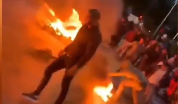 Bråten sattes i brand under oroligheterna i Malmö den 28 augusti. Foto: Skärmdump/Youtube