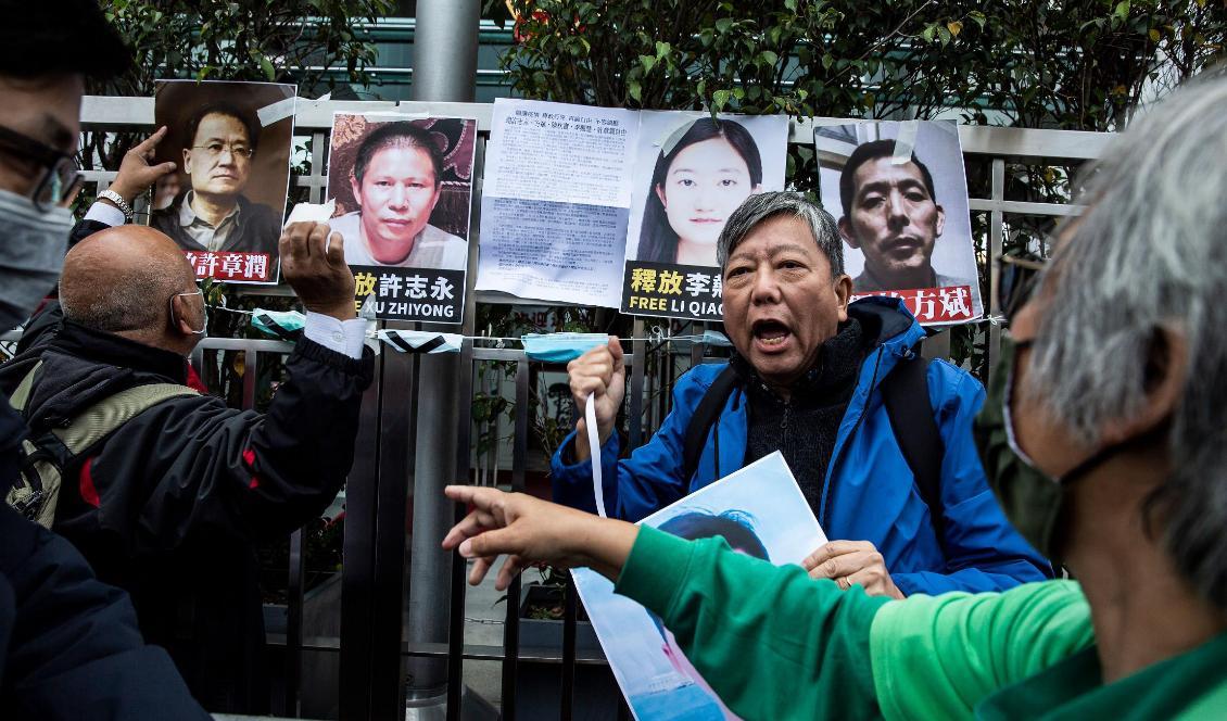 





Demonstranter från HK Alliance utanför det kinesiska sambandskontoret i Hongkong den 19 februari 2020. Foto: Isaac Lawrence/AFP via Getty Images                                                                                                                                                                                                                                                                        