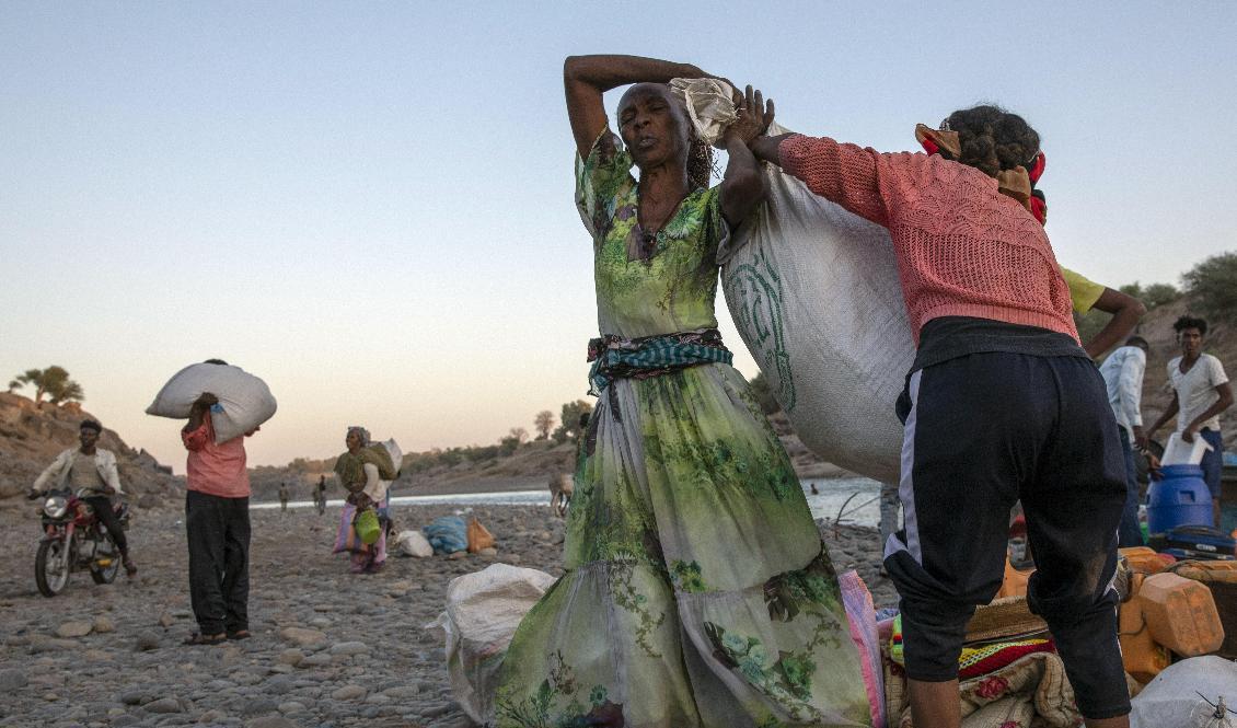 Flyktingar från Tigray i Etiopien har tagit sig till grannlandet Sudan. Foto: Nariman El-Mofty/AP/TT