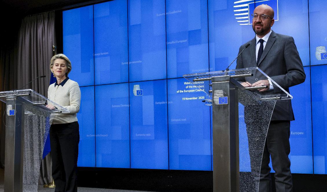 EU-kommissionens ordförande Ursula von der Leyen, t v och EU:s permanente rådsordförande Charles Michel kommer att underteckna brexitavtalet onsdag förmiddag klockan 9.30. Arkivbild. Foto: Olivier Matthys/AP/TT