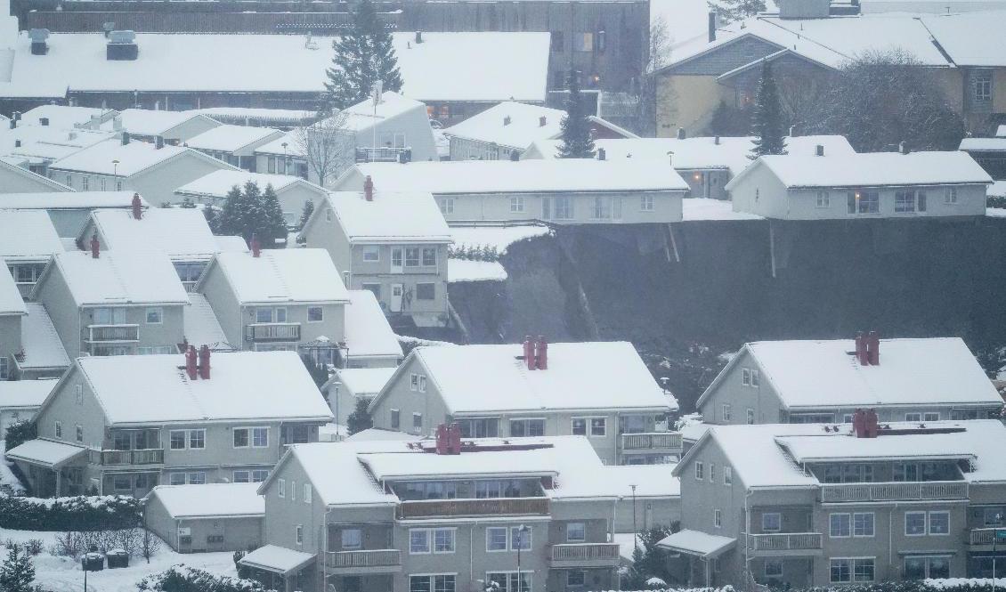 Minst 14 adresser i ett bostadsområde drabbades av ett lerskred i Ask i Gjerdrum kommun, söder om Oslo-flygplatsen Gardermoen, natten till 30 december. Foto: Fredrik Hagen/NTB/TT